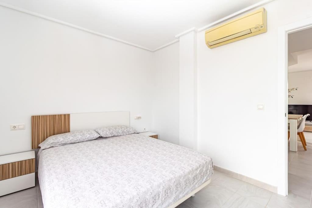 Atico Con Terraza Y Piscina *